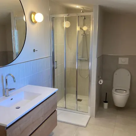 Maison Pieds Dans L Eau Avec Piscine Et Clim