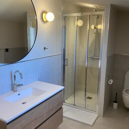 Maison Pieds Dans L Eau Avec Piscine Et Clim Semesterbostad Linguizzetta