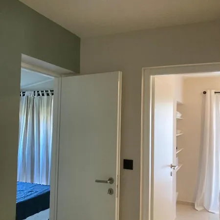 Semesterbostad Maison Pieds Dans L Eau Avec Piscine Et Clim Linguizzetta