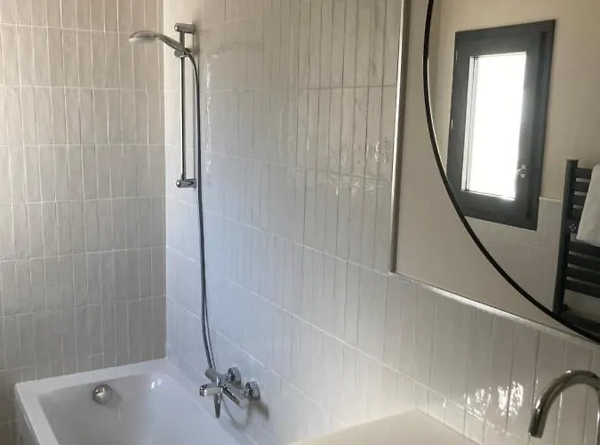 Maison Pieds Dans L Eau Avec Piscine Et Clim * Linguizzetta