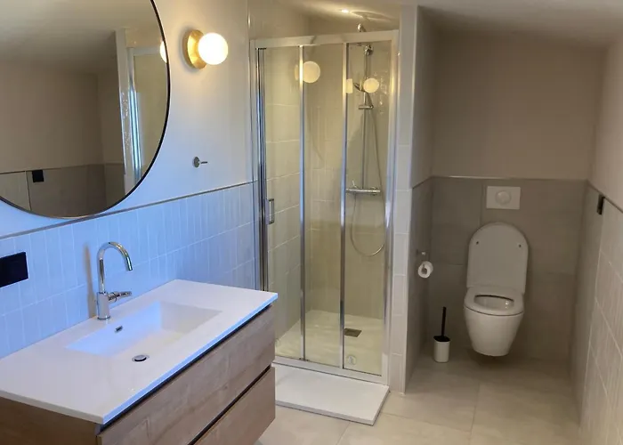 Maison Pieds Dans L Eau Avec Piscine Et Clim