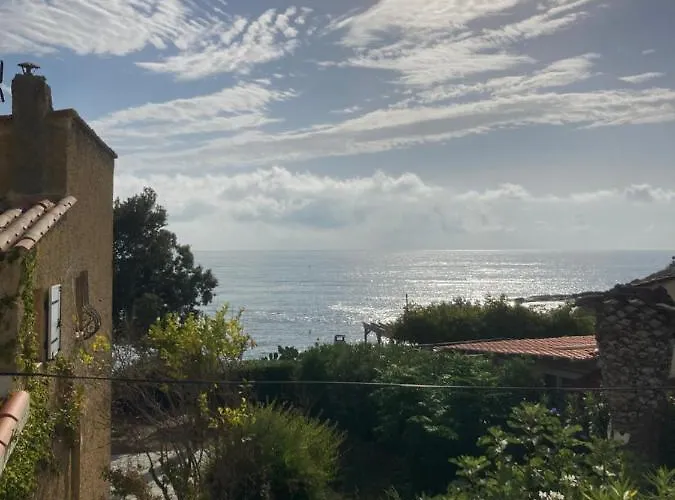 Maison Pieds Dans L Eau Avec Piscine Et Clim Дом отдыха *